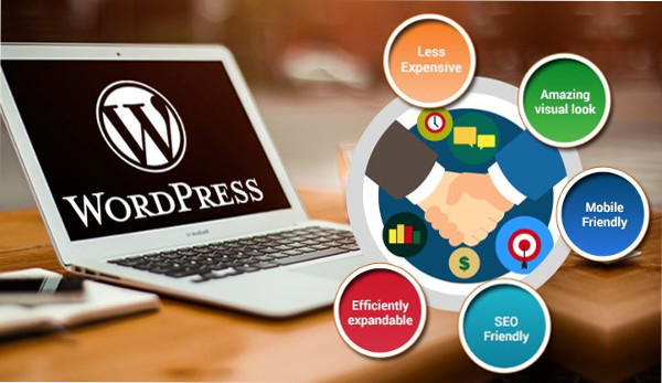 benefici di wordpress schermo pc con logo wordpress e lista benefici